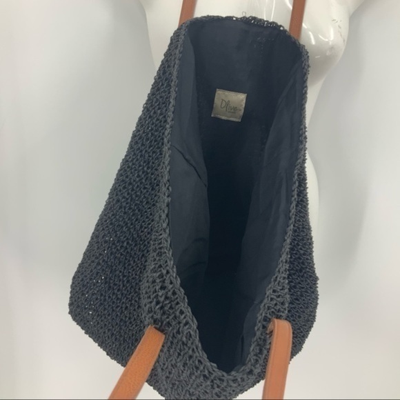 Olive Street gray straw tote with leather straps - Picture 4 of 5